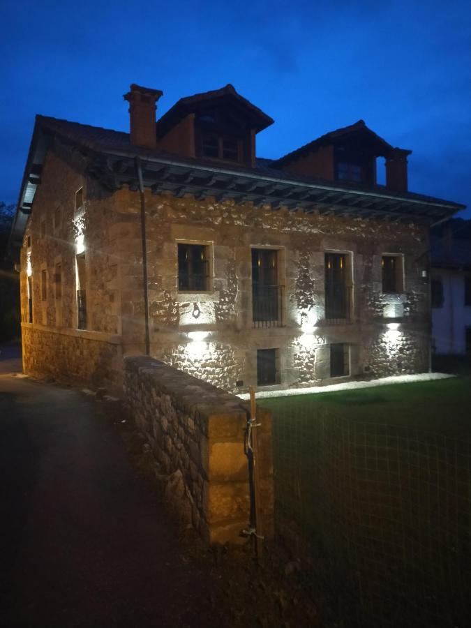 Apartamentos Los Edules Treceño Eksteriør billede